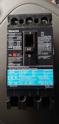 600 volt circuit breaker 