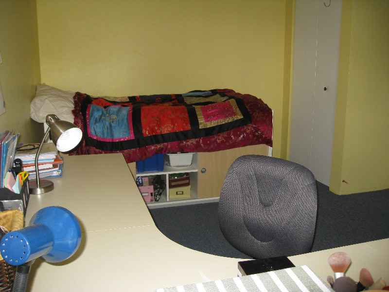 Large Furnished Room Close to SFU Student Only (North Burnaby) Room