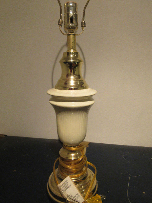 Table Lamp dans Éclairage intérieur et plafonniers  à Ville de Montréal - Image 2
