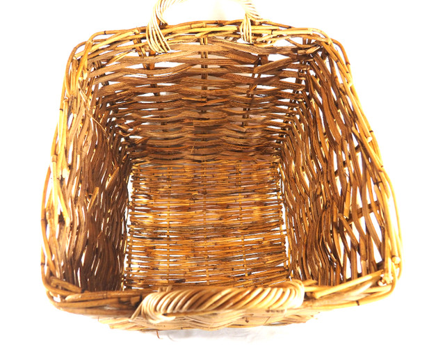 Large Wicker Basket with Handles (18"x18"x18") in Storage & Organization in St. Albert - Image 2