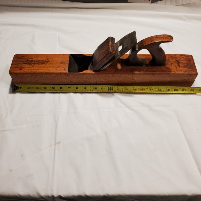 Vintage 22" Wood Plane Jointer in Hand Tools in Ottawa
