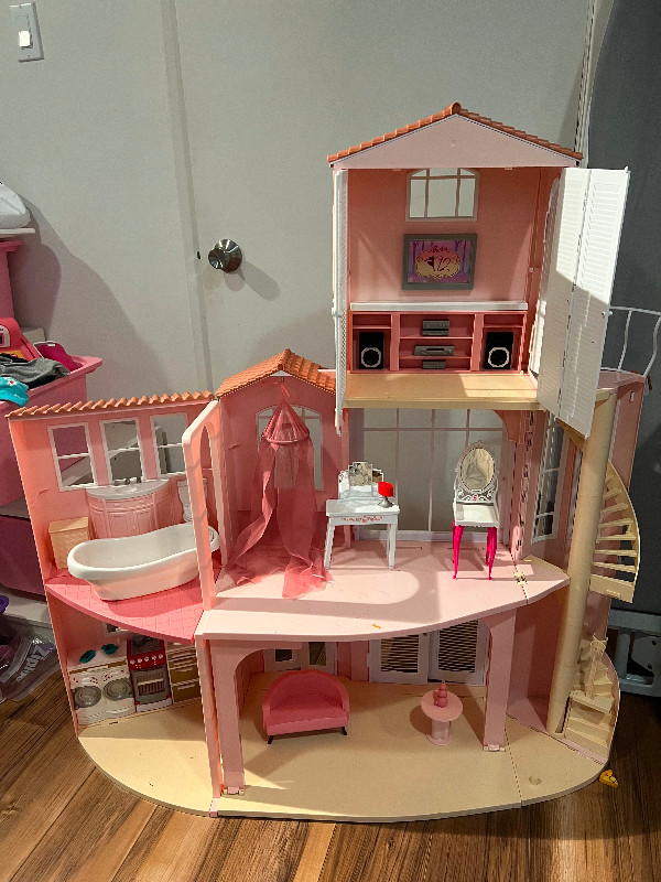 Maison de barbie vintage /Vintage barbie house dans Jouets et jeux  à Laval/Rive Nord