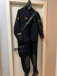 Bare Drysuit LG/ size 11 boot fits someone from 5'7"-5'10"