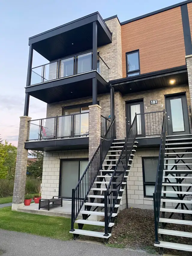 Condo 2 Chambres avec électros - 2 Bedroom with Appliances