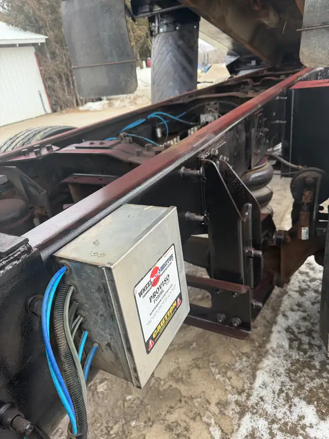 Mack Granite Dump Truck in Heavy Trucks in Oshawa / Durham Region - Image 13
