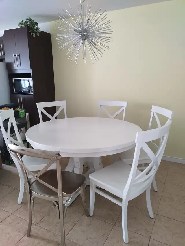 table de cuisine et 6 chaises in Dining Tables & Sets in Trois-Rivières - Image 2
