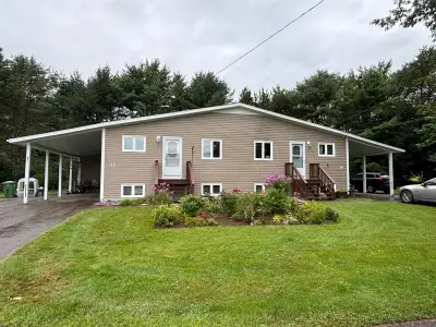 Located in Melvern Square, immaculate and well-maintained 3-bedroom apartment, with plenty of open y...