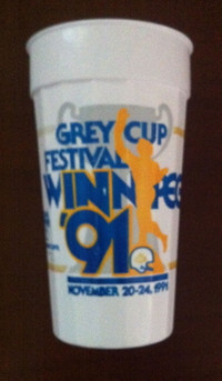 Winnipeg GREY CUP:  1991 drinking cup + 1998 T-shirt