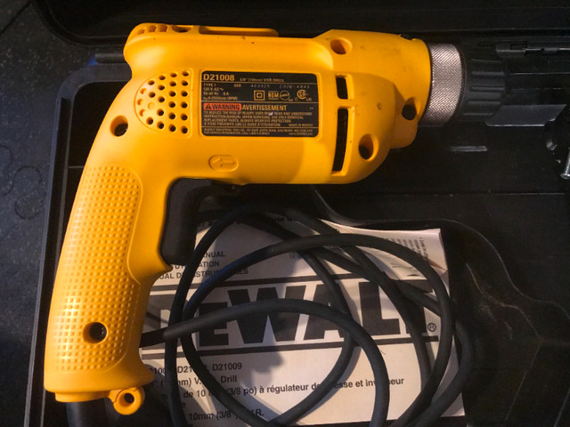 DEWALT - Heavy-Duty 6 Amp 3/8-Inch Drill Kit w/Keyless Chuck in Power Tools in Burnaby/New Westminster - Image 4
