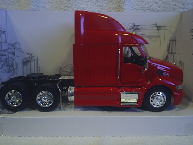 Collectables - Peterbilt in Arts & Collectibles in Sarnia