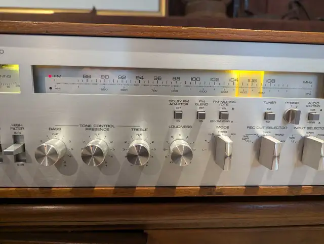 Yamaha CR-1020 AM/FM stereo receiver in Stereo Systems & Home Theatre in Ottawa - Image 5