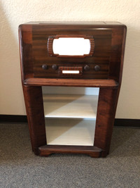 Antique Radio/ Cabinet 