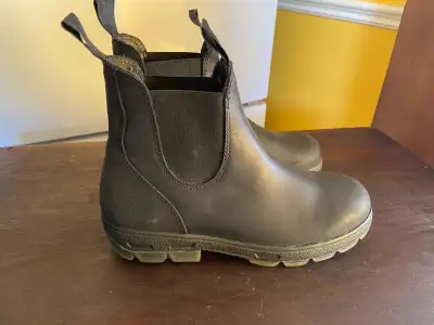 New Softmoc Chelsea Boots Size 9.5 Kylie Style Black, View more