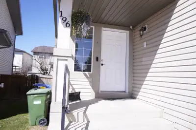 Main floor: $2600 ( 4 bedrooms+2.5 bathrooms + den + Central AC+ yard and garage) Basement: $1300 (...