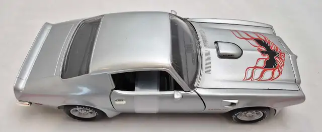 1973 Pontiac Firebird Trans Am SD 455 V8 Shaker Hood Silver 1:18 in Arts & Collectibles in Markham / York Region - Image 5