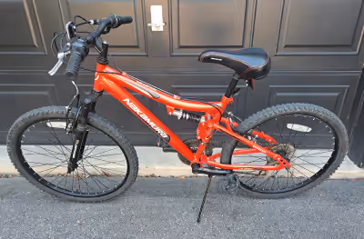**REDUCED TO SELL** Red Youth 24 inch 18 speed Excellent condition