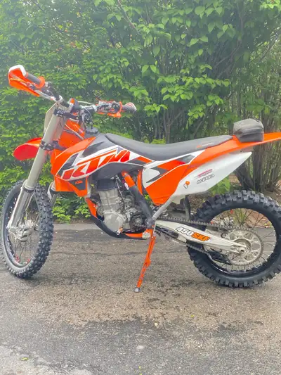 Selling my 2015 KTM 450 SX-F. Bike has 81 hours total, and the engine was rebuilt only 6 hours ago....
