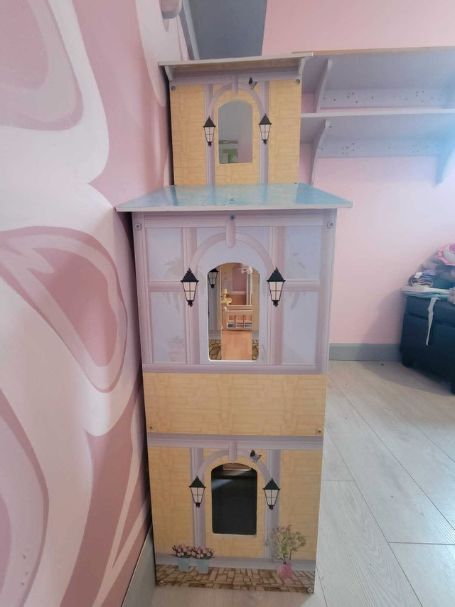 4.5x4 Doll house  in Toys & Games in Kawartha Lakes - Image 2