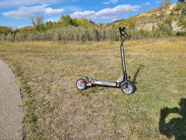 Synergy Dual Sport 800w Scooter in Scooters & Pocket Bikes in Calgary