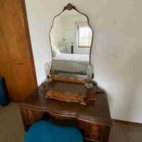 Vintage 1930s Vanity with Stool and Matching Lamps