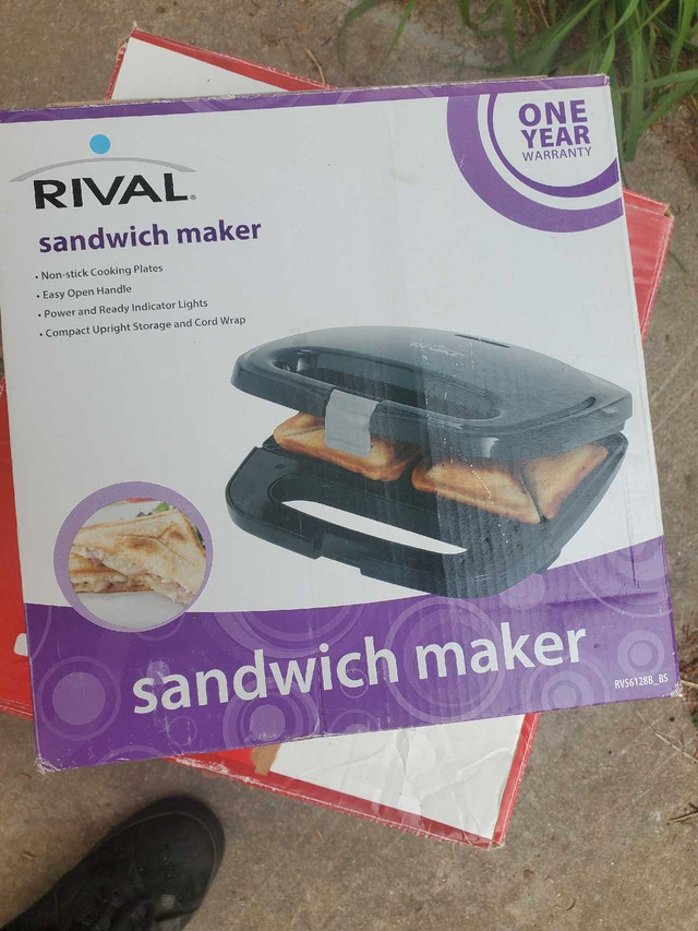 Sandwich maker  in Toasters & Toaster Ovens in Prince Albert