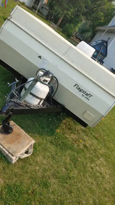 2004 POP UP CAMPER FLAGSSTAFF SLEEPS 6 So lightweight A car and or SUV can pull it easily very low c...