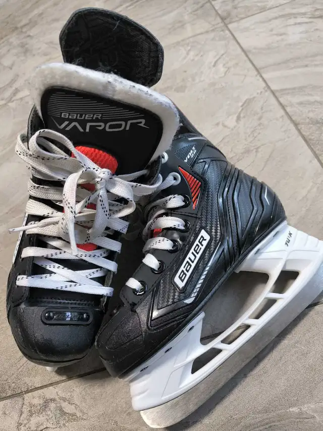 Hockey skates Bauer Size Y12 in Skates & Blades in City of Toronto - Image 3