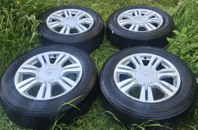 4 mag Cadillac 18 pouces en bon état . 200$ pour les 4. Les pneus sont usés.