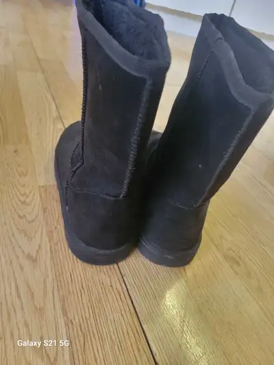 Snow boots size 7 (new), View more