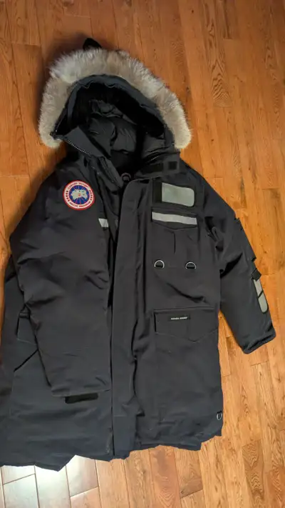 Men's XL genuine Canada Goose parka, smoke free, bug free, pet free home. Only worn a few times, it...