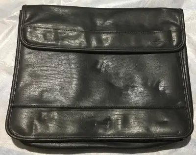 Dimension: 15.5 po x 12 po (Dans bac plastique noir).