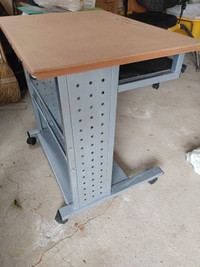 Computer desk with keyboard tray 
