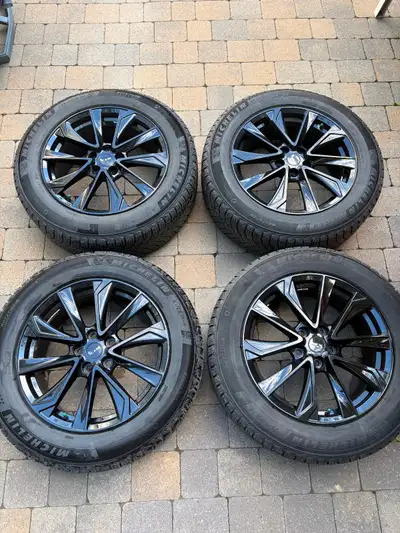 4 roue mag rtx 18 pouces bolt patern 5x114.3 , etait sur toyota rav4 + 4 pneu hiver 225/60R18 michel...
