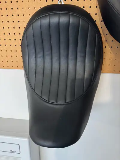 Stock solo seat from a Harley Dyna Street Bob in lightly used condition. No blemishes or tears. Comf...