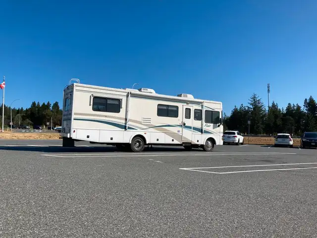 2002 Ford Flair Motorhome in RVs & Motorhomes in Cowichan Valley / Duncan - Image 4