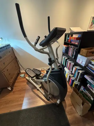 Eliptical trainer/machine elliptique, View more