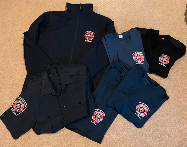 Uniforme pompier Montmorency fireman uniform dans Hommes  à Ville de Montréal