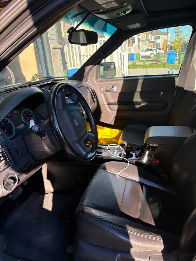 2012 Limited Ford Escape581029236196003842