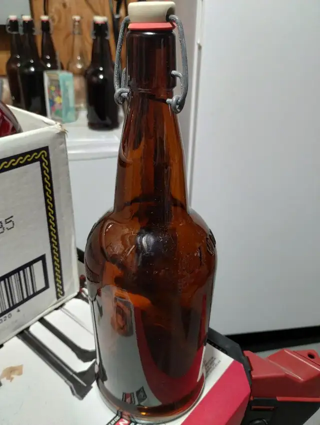 EZ Cap 32 oz. Amber Swing Top Bottles - Photo 2