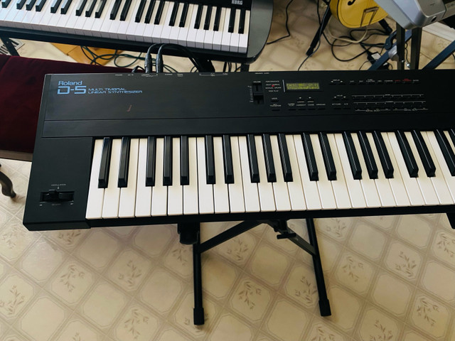 Roland D-5 Linear Synthesizer with Keyboard Stand in Pianos & Keyboards in Winnipeg - Image 2