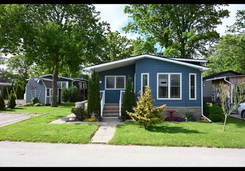 Beautiful home at lion Shady acres 50+ Park. This unit has vaulted ceilings and plenty of windows le...