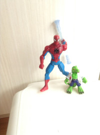 Playskool Heroes Marvel Super Hero Adventures - Jet QG Spider-Man, figurine  de 12,5 cm avec véhicule, jet jouet, jouets à collectionner pour enfants à