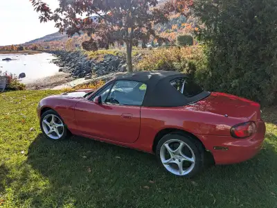 2 proprios, toujours dans un garage sauf pour promenade par beau temps. Si vous cherchez une miata 2...