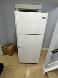 Fridigaire refrigerator 