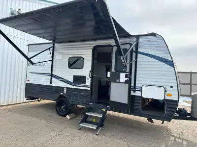 2021 Keystone Springdale 1800BH Unit #2025-96 3380Lbs UVW / 4400Lbs GVWR Sleeps 5-6 A lightweight, s...