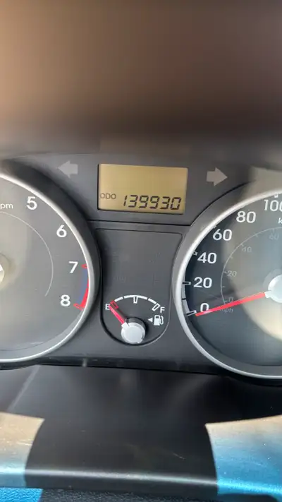 Accent 2011 - 1.6L - seulement 139 900 KM Fonctionne bien, rouiller voir photo, je devais refaire la...