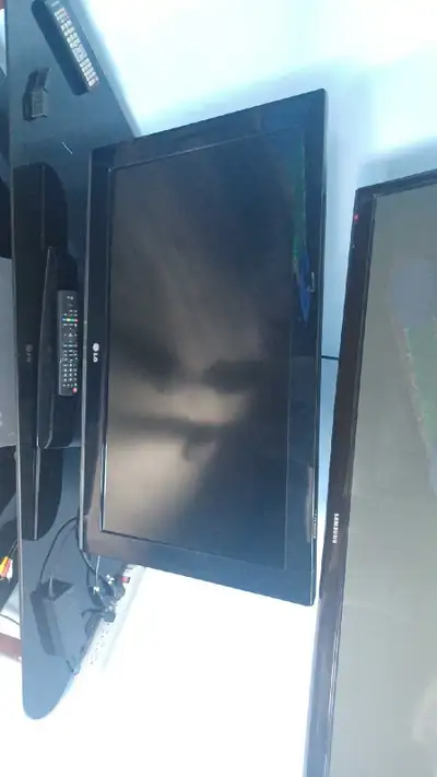 lg 32 in flat-screen HD tv, View more
