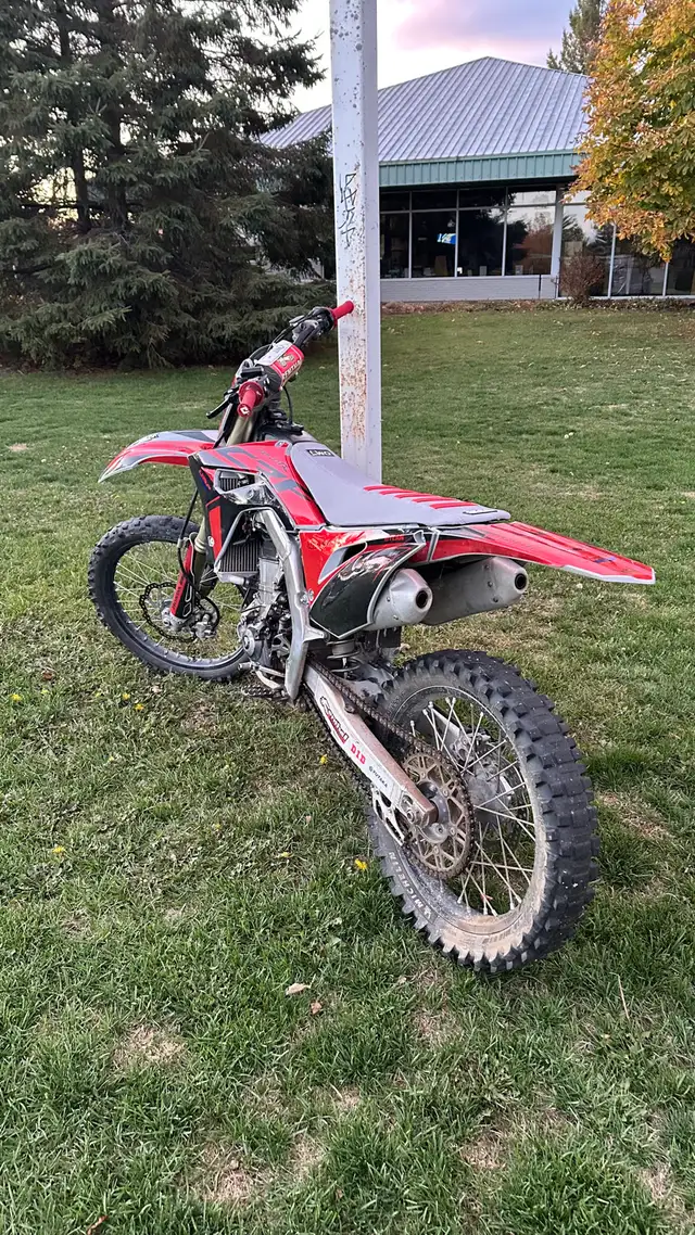 2020 CRF450R in Dirt Bikes & Motocross in Ottawa - Image 3