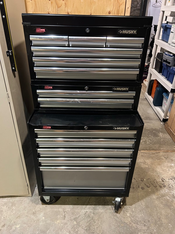 HUSKY 27INCH W TOOL STORAGE CHEST AND ROLLING COMBO Tool