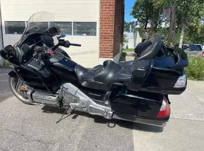 Très propre 66 m miles. Idéale pour les longues balades en couple. J’arrête la moto à regret, donc p...